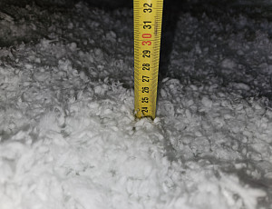 Zateplení stropu novostavby rodinného domu pomocí foukané izolace